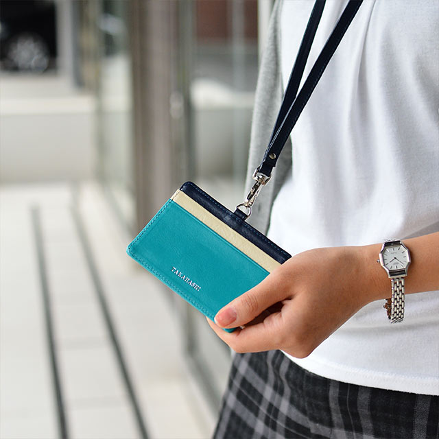 二つ折りパスケース